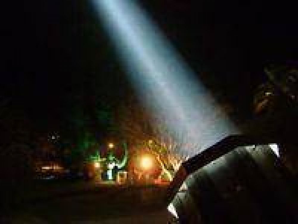 Chivilcoy realiz� espect�culo de luces �buscacielos� para desalentar el uso de pirotecnia