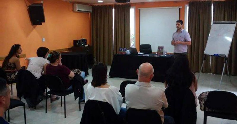 Este domingo se realiza la charla 