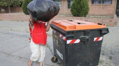 En trece barrios, ya separan la basura