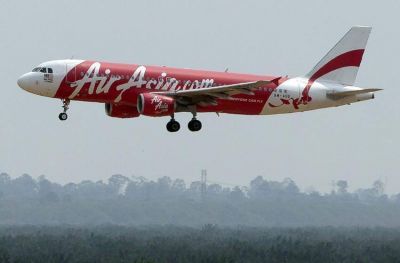 Desapareci� un avi�n que volaba de Indonesia a Singapur con 162 personas a bordo