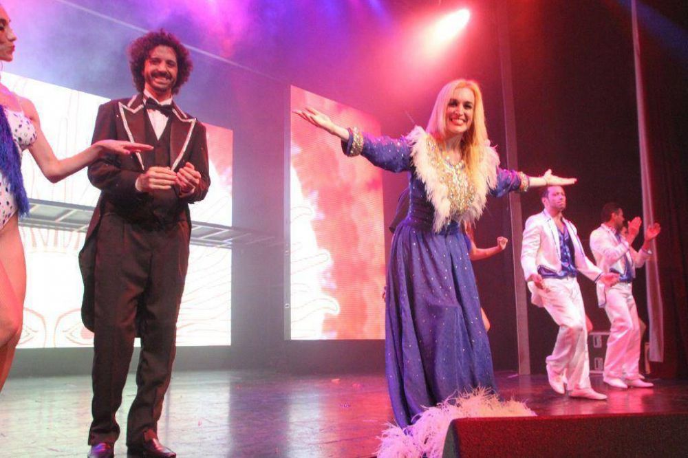 F�tima Flores estren� a teatro lleno en Mar del Plata