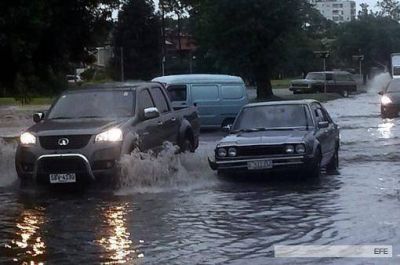 Uruguay mantiene el alerta amarilla por fuertes tormentas tras sufrir el peor temporal en 50 a�os