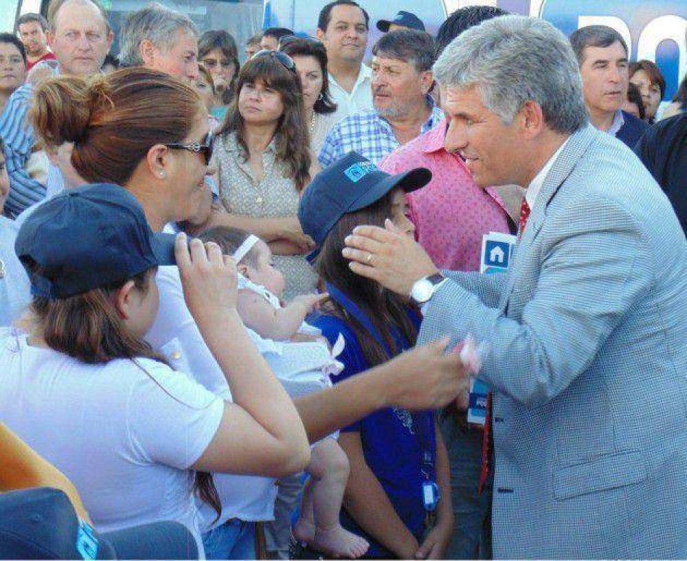 42 familias de La Punta reciben sus casas