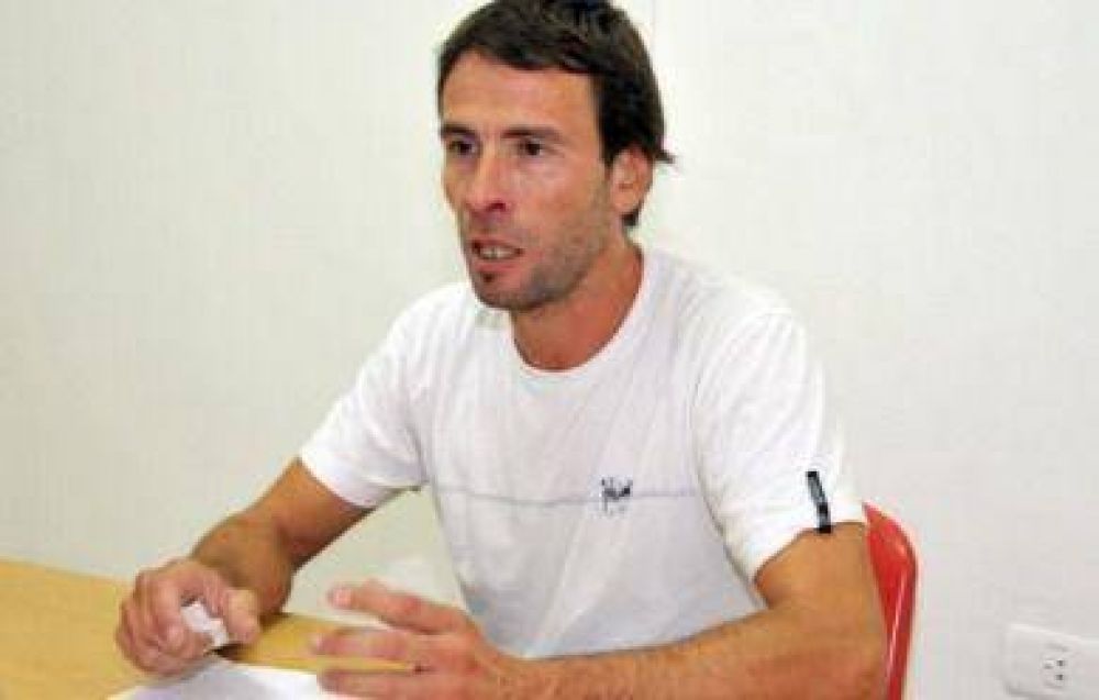 Para Hugo Gonz�lez, el Consejo Escolar �le est� faltando el respeto a la comunidad educativa�