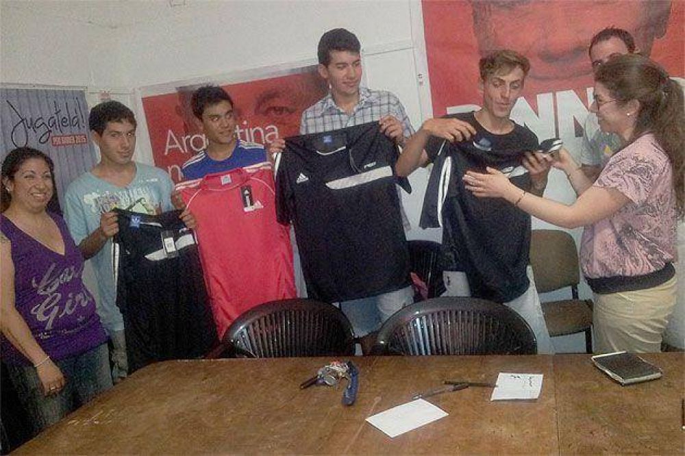 Se entregaron los premios del torneo de f�tbol organizado por la Juventud Socialista
