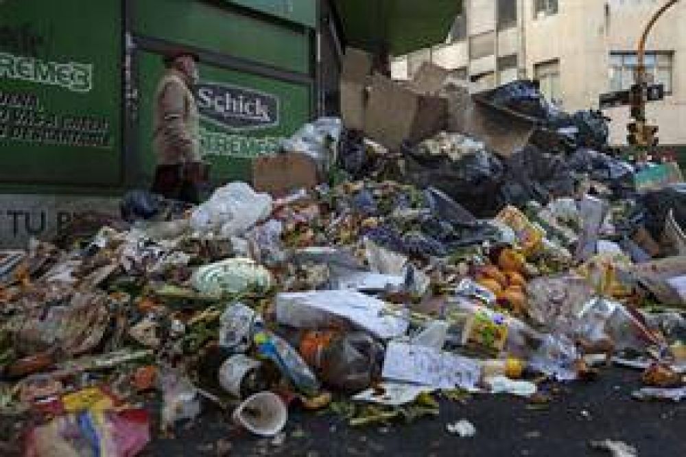 Todav�a queda basura acumulada en los barrios y siguen las quejas