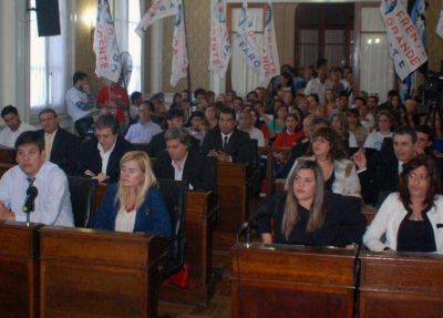 CONCEJALES DENUNCIAN PRESI�N DE LA COOPERATIVA EL�CTRICA