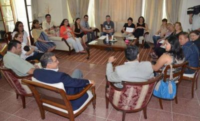 El gobernador recibi� a la asociaci�n �La Dulce Espera�