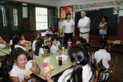 Soto dice que el 54,25 por ciento de los docentes chaque�os cobra m�s de $ 8 mil por mes