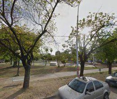 Lo amenaz� con cuchillas para robarle  