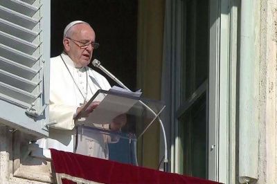 �ngelus: Jes�s es la fuente del amor que une a las familias