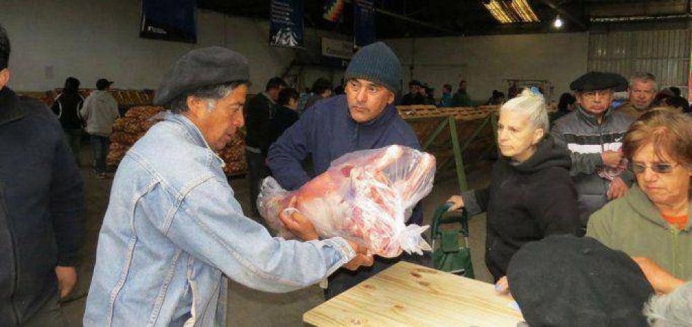 El Mercado Comunitario vuelve a ofrecer chivos y corderos