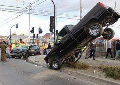 Conductor ebrio protagoniz� un espectacular accidente
