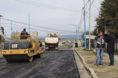 El Municipio de Ushuaia avanza en el Plan de Pavimentaci�n 