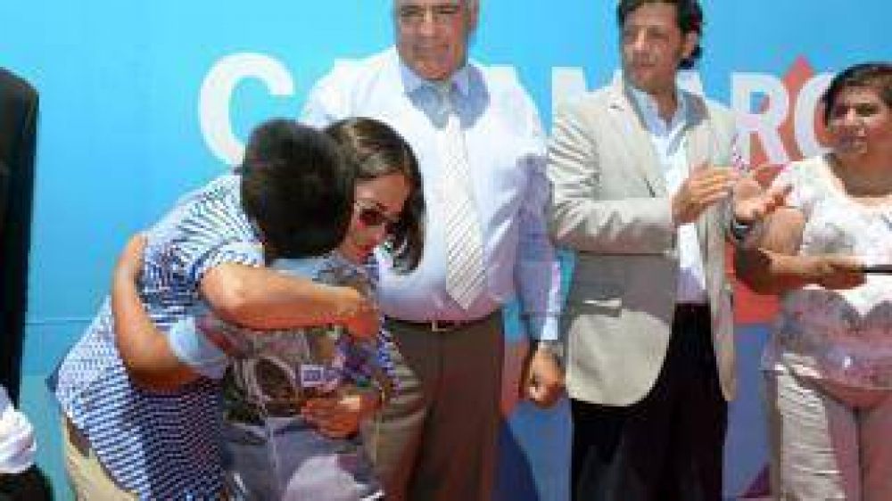 Entrega de nuevas viviendas en el sur de la ciudad