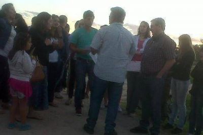 Anuncian la llegada del gas natural al barrio El Soleado