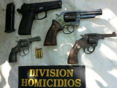 Detuvieron a un joven por tentativa de homicidio: al allanar secuestraron cuatro armas de fuego