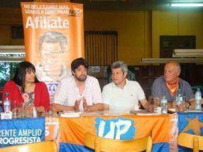 Se proclam� la precandidatura de V�ctor De Gennaro para Presidente de la Naci�n