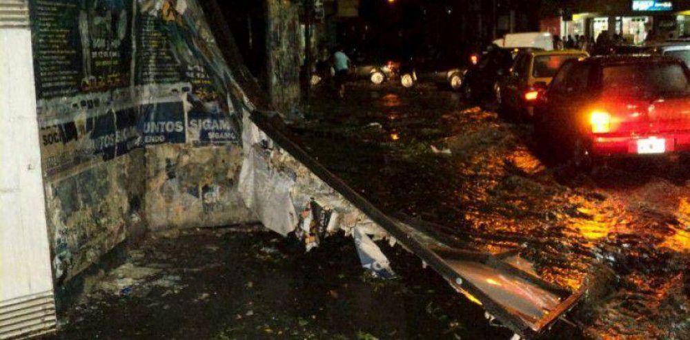 Familias evacuadas, viviendas anegadas y pescadores varados, fue el saldo de la tormenta del domingo