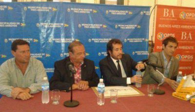 Entregaron detectores de tormentas y tarros de residuos