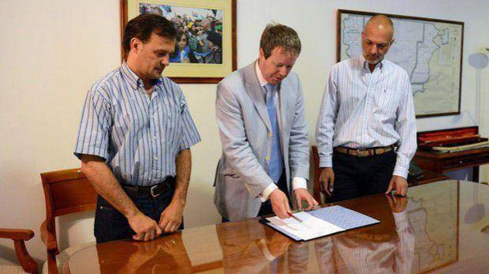 Buzzi le traspas� ayer el mando a Mac Karthy