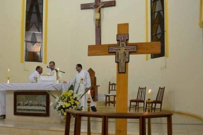 La Cruz bendecida por el Papa ser� recibida en Villa Mail�n