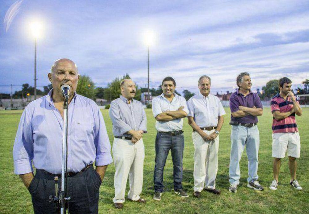 Fueron inauguradas las luminarias en la cancha de Azul Athletic