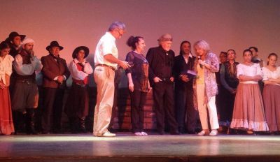Armend�riz y Lord�n entregaron reconocimiento a Oscar Murillo y Mabel Pimentel