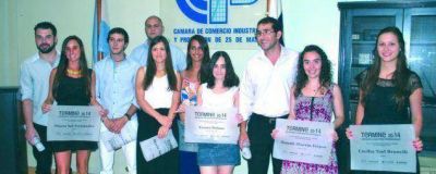 En 25 de Mayo distinguieron a nuevos egresados universitarios