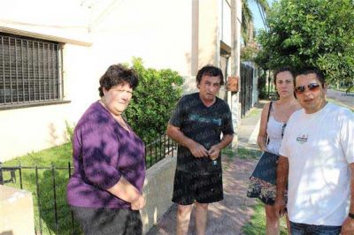 Vecinos soportan el calor sin una gota de agua