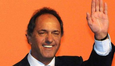 Scioli les mand� un saludo a los �agoreros que dec�an que iban a haber saqueos y cortes de luz�