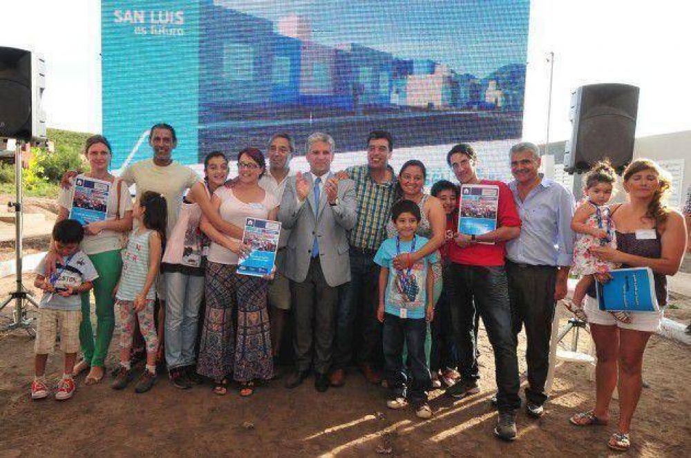 24 familias de Potrero de los Funes van a brindar el ao nuevo en su casa propia