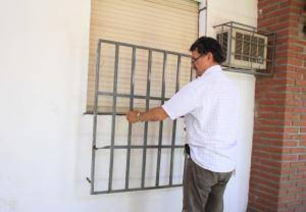 Roban aparatos y joyas de la casa del intendente de Angaco