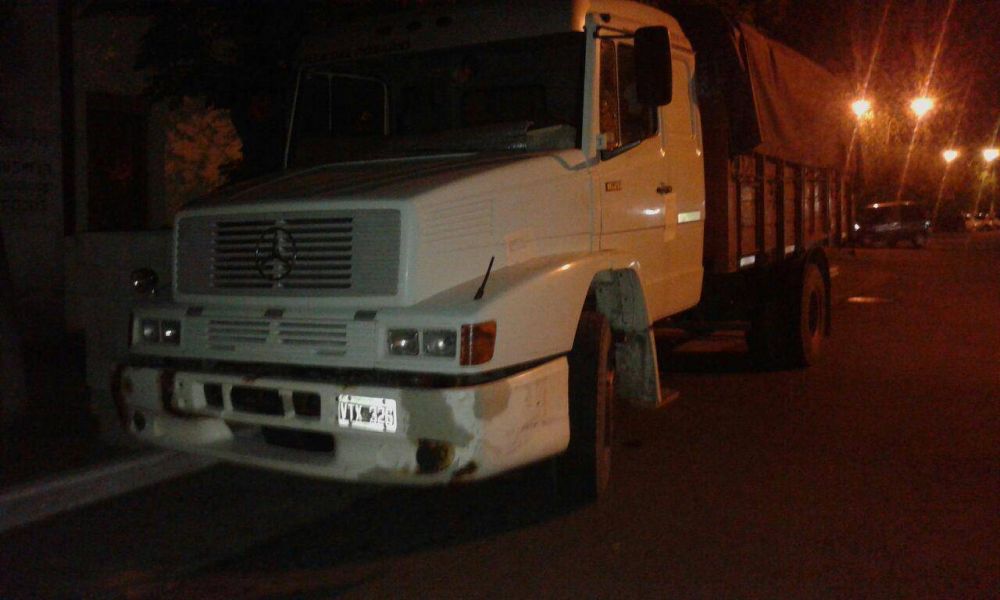 Arrojaban residuos al r�o San Francisco desde un puente