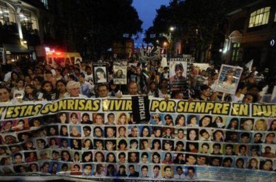 A diez a�os de Croma��n, los familiares expresaron su dolor