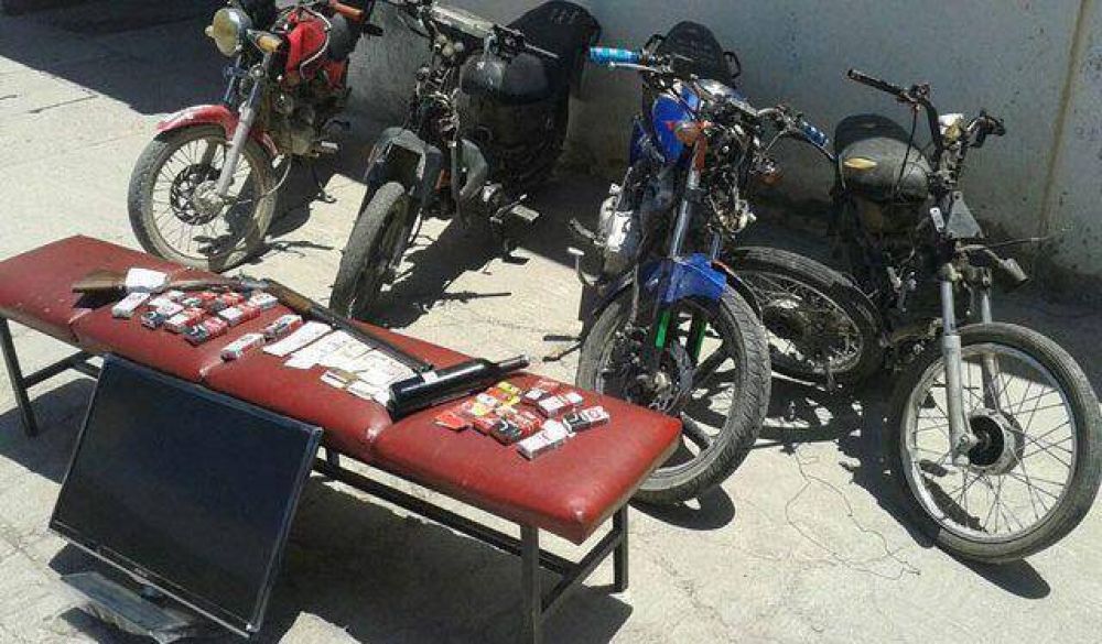 J�chal: tras varios allanamientos dan con motos robadas y una escopeta