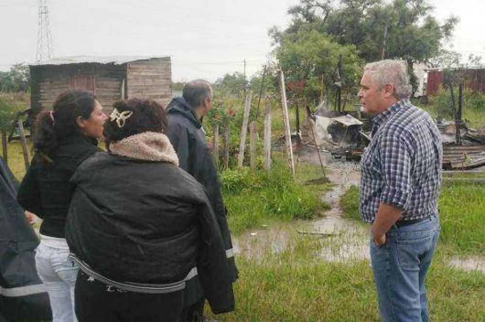 El Intendente coordin� trabajos en barrios y asistencia directa a familias afectadas por la intensa lluvia