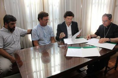 Convenio entre el municipio de San Isidro y el Obispado para tratar adicciones en los j�venes  