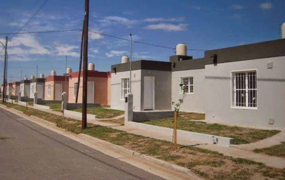 De la Sota entreg� 204 viviendas sociales en C�rdoba Capital