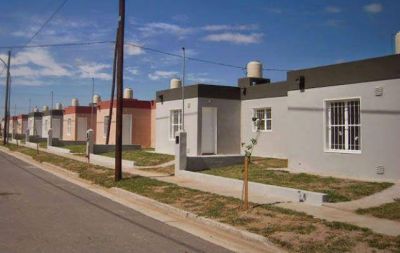 De la Sota entreg� 204 viviendas sociales en C�rdoba Capital