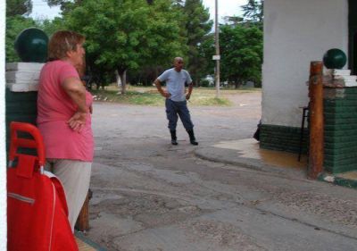 U-4: una mujer esper� m�s de seis horas por las pertenencias de su nieto trasladado a Neuqu�n