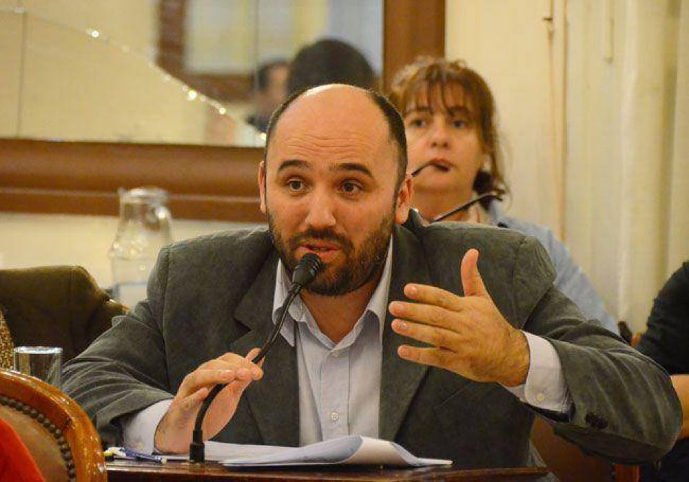 Cuelle: �la municipalidad debe $ 40 millones�