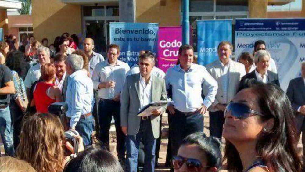 Bomba electoral de P�rez contra Cornejo