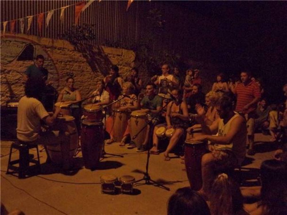La F�brica del Ritmo despidi� el a�o con un callej�n colmado de gente