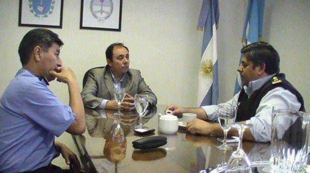Nuevo jefe policial se reuni� con Di Pierro y Porras Hern�ndez
