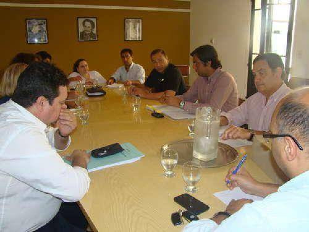 El titular de Aguas fue al Concejo: un encuentro donde hubo fuertes cruces