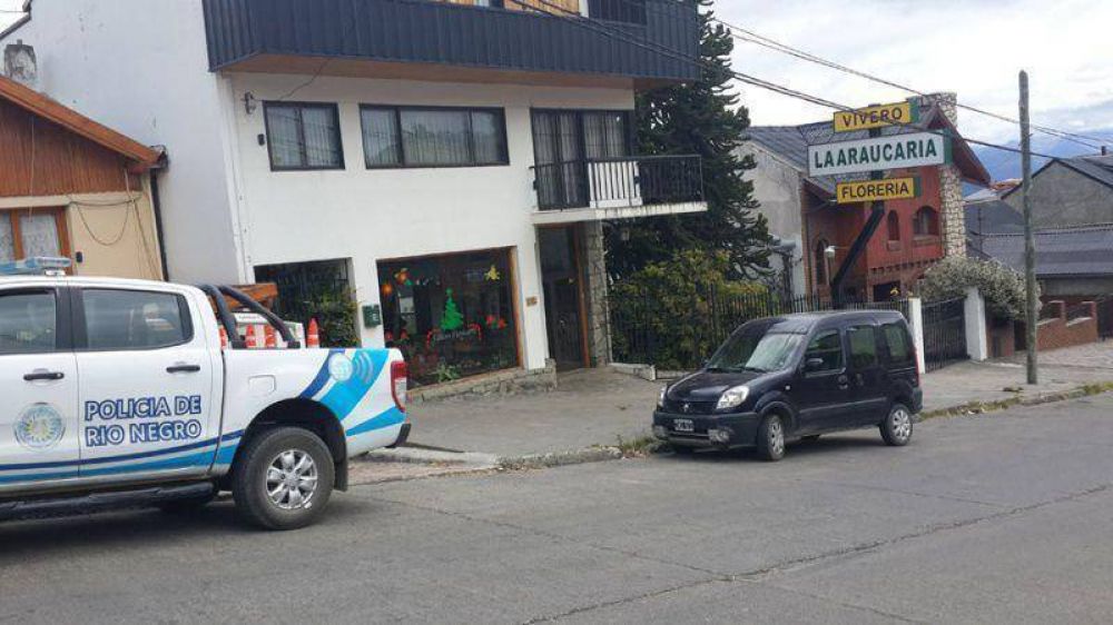 Asaltan a mano armada una florer�a y escapan con mil pesos de la recaudaci�n