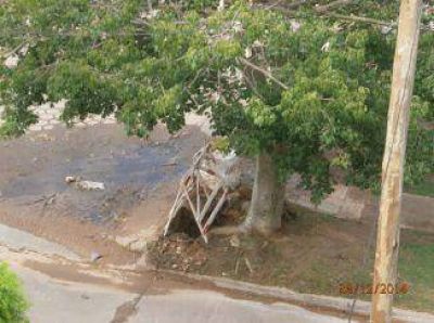 AySA repar� el ca�o roto y los vecinos del Barrio Naval ya tienen agua