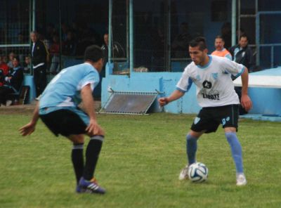 MART�N GIM�NEZ SE VA DE CADU Y JUGAR� EN RIESTRA