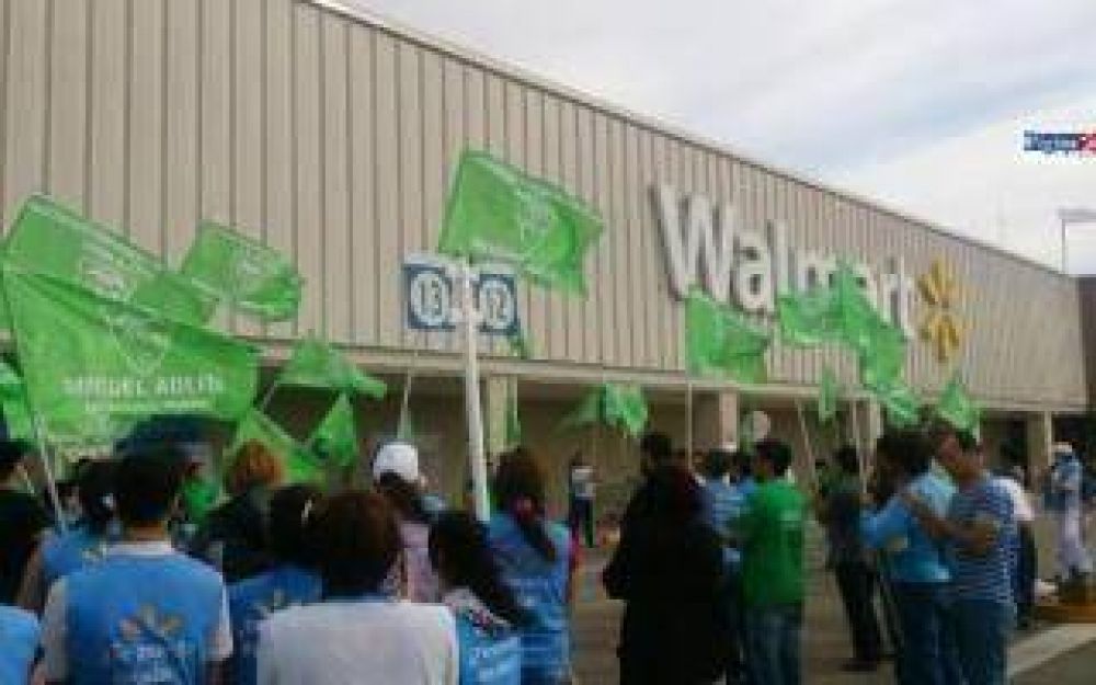 Bah�a Blanca: Protesta por despido de empleada de supermercado